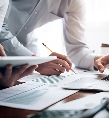 Imagen ilustrativa de expertos en asesoramiento energético de Enermoney.