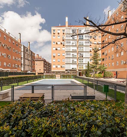 Imagen ilustrativa de las zonas comunes de una comunidad de vecinos.